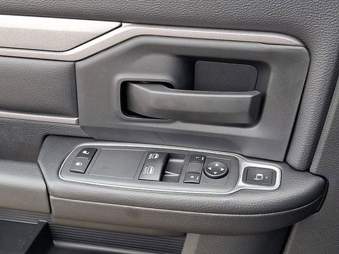 Used 2024 RAM 2500 Tradesman w/ Chrome Appearance Group image 21