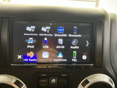 Used 2016 Jeep Wrangler Unlimited Rubicon AWD/4WD image 10