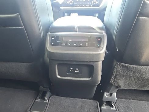 Used 2023 Nissan Pathfinder SL w/ Black Appearance Package AWD/4WD image 29
