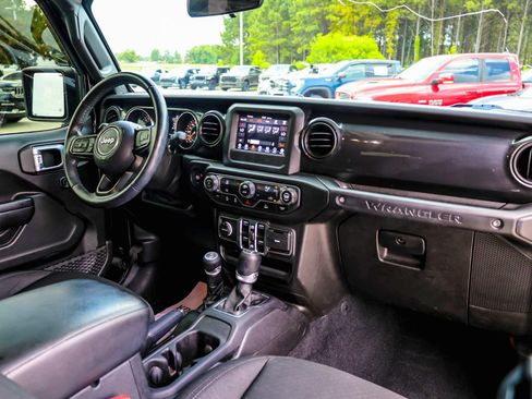 Used 2021 Jeep Wrangler Unlimited Sport w/ Technology Group AWD/4WD image 10