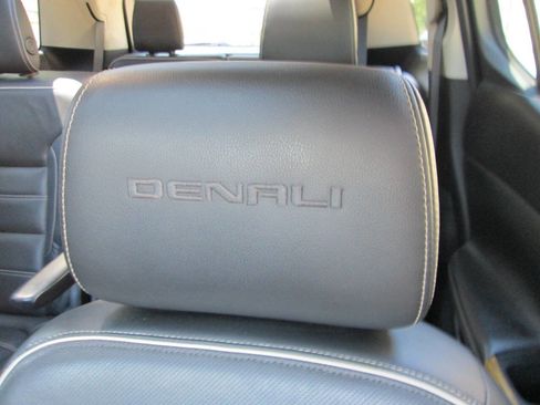 Used 2017 GMC Acadia Denali w/ Technology Package FWD image 27