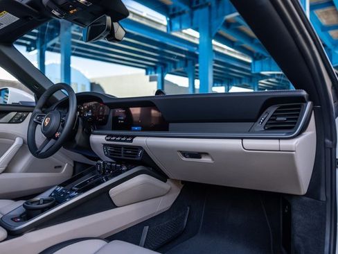 Used 2025 Porsche 911 Carrera image 30