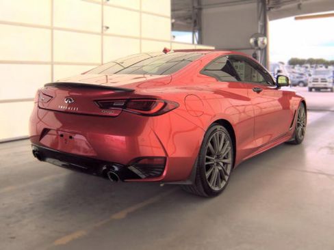 Used 2017 INFINITI Q60 Red Sport 400 RWD image 2
