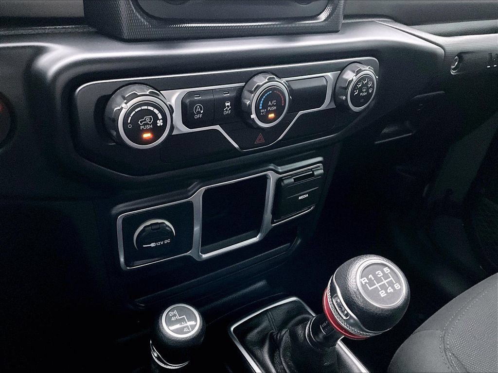 Used 2019 Jeep Wrangler Sport AWD/4WD image 32