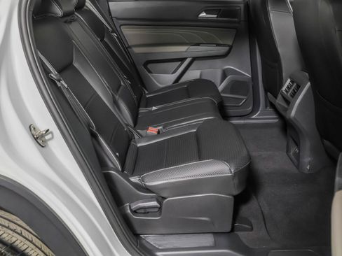 Used 2023 Volkswagen Atlas Cross Sport SE AWD/4WD image 39