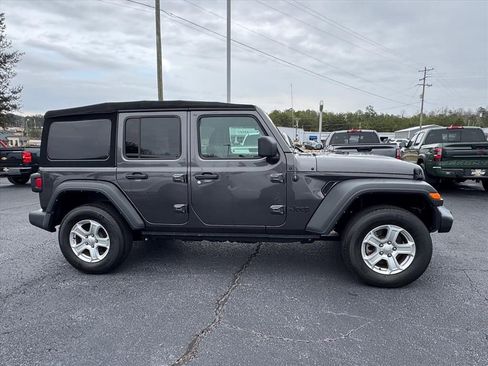 Used 2021 Jeep Wrangler Unlimited Sport S image 2