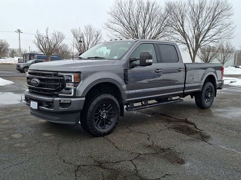 Used 2022 Ford F350 Lariat w/ Black Appearance Package image 6