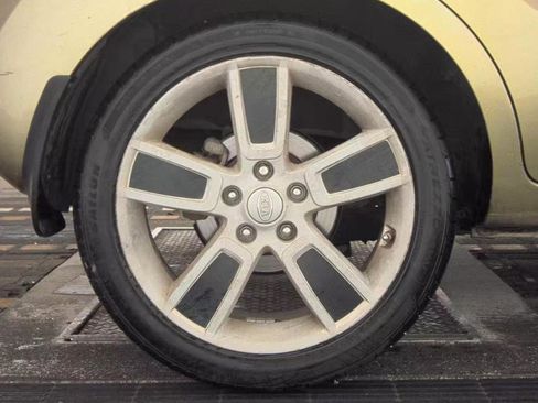 Used 2010 Kia Soul ! FWD image 9