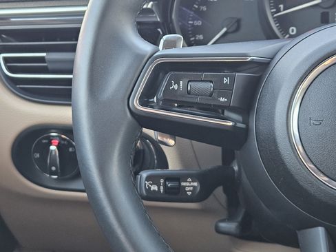 Certified 2025 Porsche Macan image 26