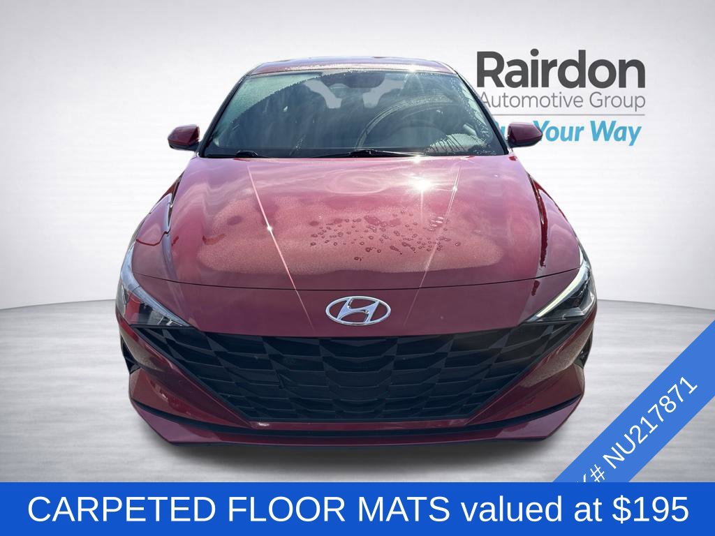 Used 2022 Hyundai Elantra SE FWD image 2