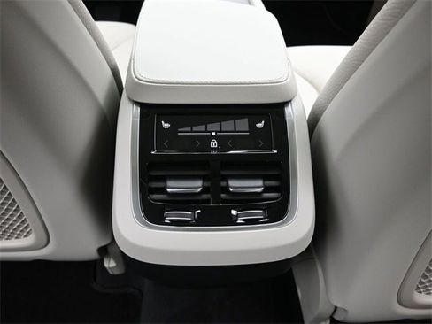 New 2025 Volvo XC90 B5 Plus w/ Protection Package Premier image 22