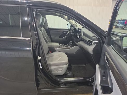 Used 2020 Toyota Highlander Platinum AWD/4WD image 33