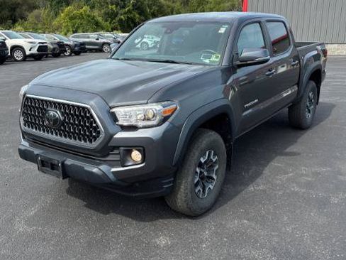 Used 2018 Toyota Tacoma TRD Off-Road AWD/4WD image 1