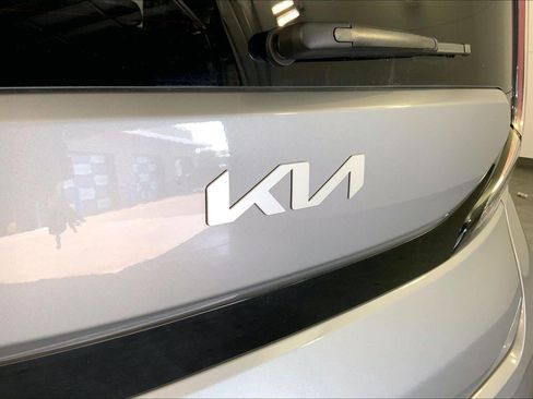 Used 2025 Kia Soul LX w/ LX Technology Package FWD image 29