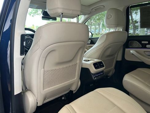Used 2022 Mercedes-Benz GLS 450 4MATIC image 40