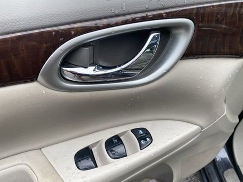 Used 2013 Nissan Sentra SL w/ Premium Pkg image 7