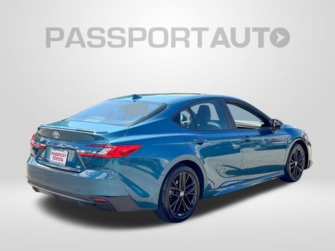Used 2025 Toyota Camry SE w/ Convenience Package FWD image 8