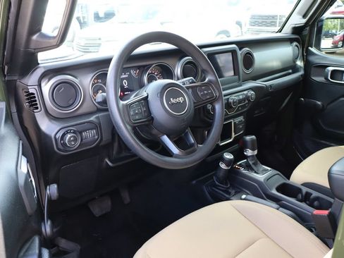 Used 2022 Jeep Gladiator Sport AWD/4WD image 14