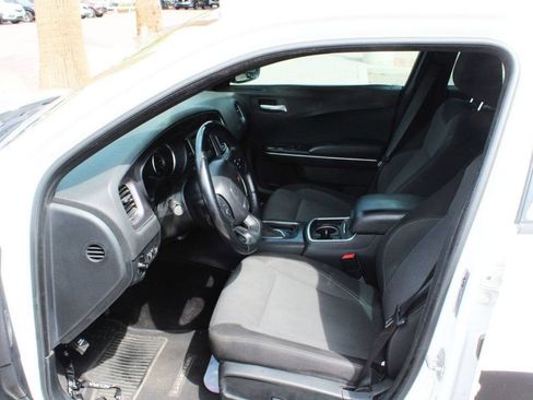 Used 2016 Dodge Charger SE RWD image 11