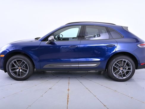Certified 2025 Porsche Macan image 2