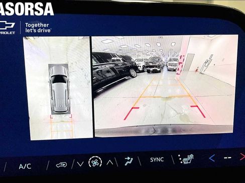 Certified 2026 Chevrolet Traverse LT w/ Driver Confidence Package FWD image 21