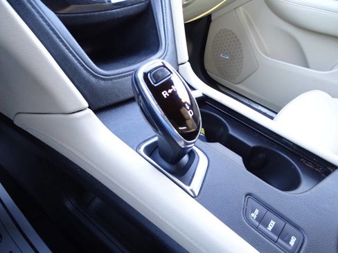 Used 2017 Cadillac XT5 Luxury image 34