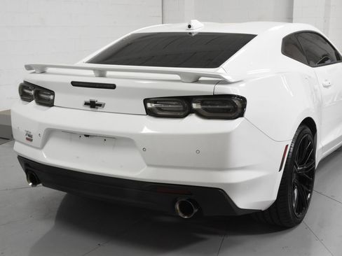 Used 2020 Chevrolet Camaro SS RWD image 3