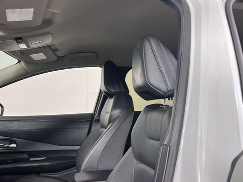 Used 2024 Nissan Ariya AWD image 21