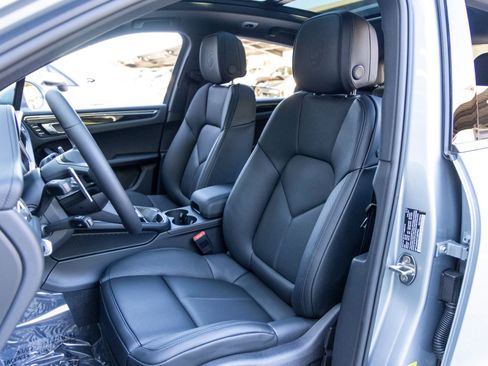 New 2026 Porsche Macan image 5
