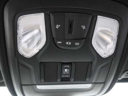 Used 2020 RAM 1500 Big Horn AWD/4WD image 40