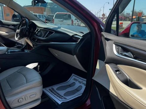 Used 2018 Buick Enclave Essence image 13