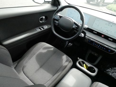 Used 2024 Hyundai Ioniq 5 SEL AWD/4WD image 9
