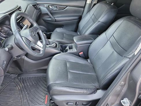 Used 2017 Nissan Rogue SL w/ SL Premium Package FWD image 3