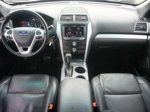 Used 2013 Ford Explorer XLT image 9