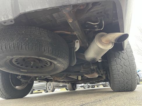 Used 2014 Chevrolet Suburban LT image 21