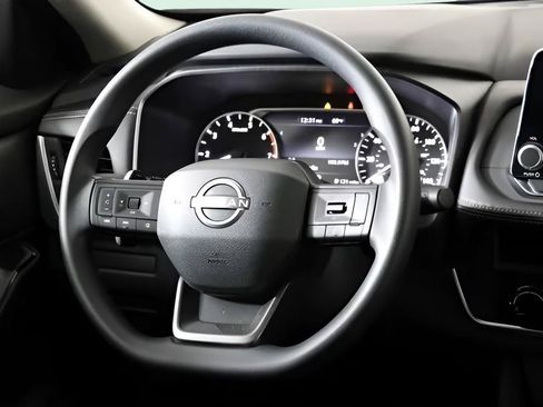 Used 2025 Nissan Rogue S FWD image 18