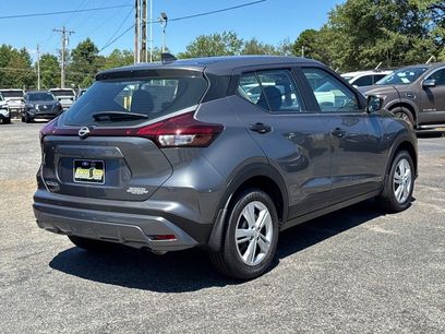 New 2025 Nissan Kicks Play S