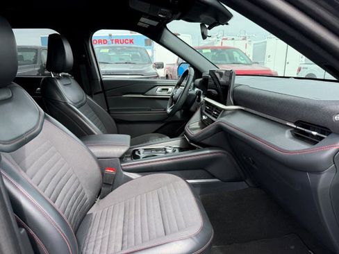 Used 2025 Ford Explorer ST-Line w/ ST-Line Street Pack AWD/4WD image 27
