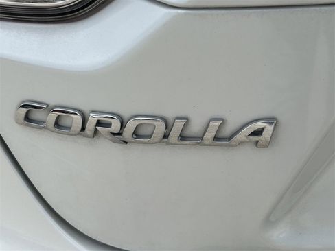 Used 2021 Toyota Corolla LE image 12