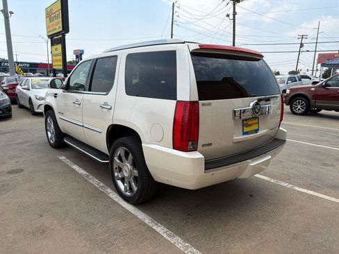 Used 2012 Cadillac Escalade Luxury RWD image 7