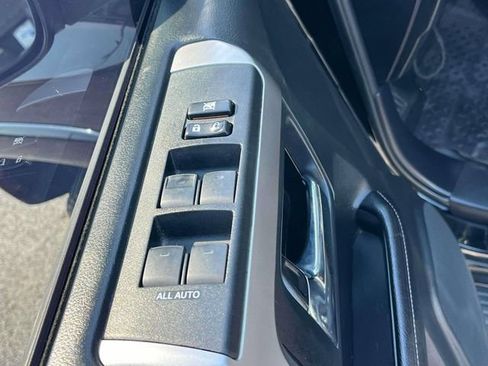 Used 2016 Toyota 4Runner SR5 AWD/4WD image 26