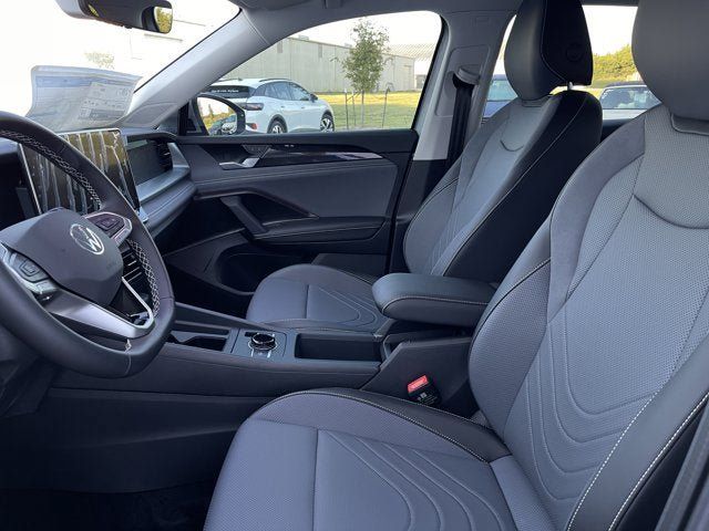 New 2025 Volkswagen Tiguan SE FWD image 14