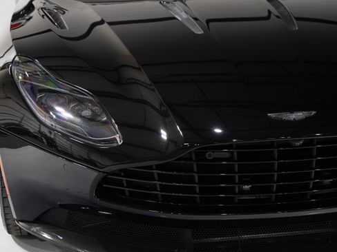 Used 2023 Aston Martin DB11 V12 RWD image 29