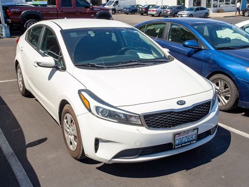 Used 2018 Kia Forte LX FWD image 3