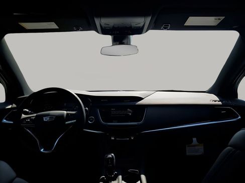 New 2025 Cadillac XT6 Luxury image 24