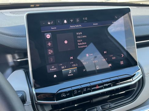 Used 2025 Jeep Compass Limited image 20