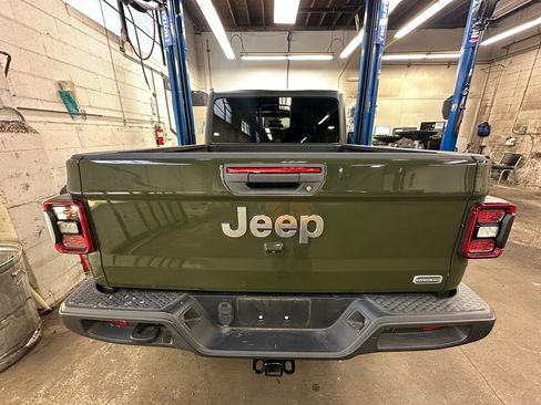 Used 2023 Jeep Gladiator Overland w/ Popular Equipment Package image 7