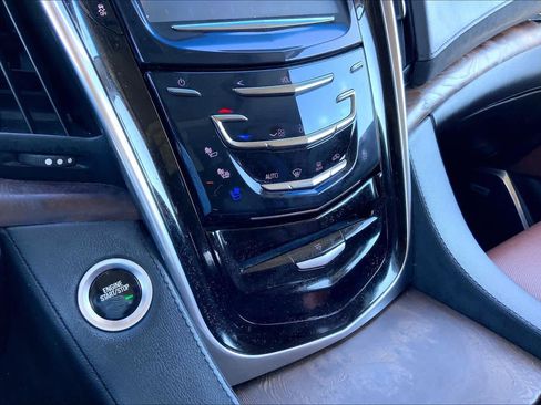 Used 2019 Cadillac Escalade Premium Luxury RWD image 36