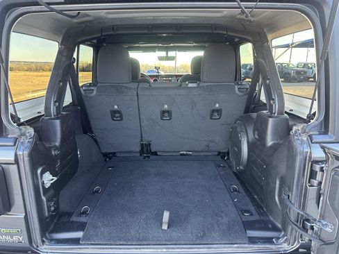 Used 2023 Jeep Wrangler Unlimited Rubicon w/ Cold Weather Group image 30