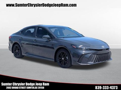 Used 2025 Toyota Camry SE FWD image 1